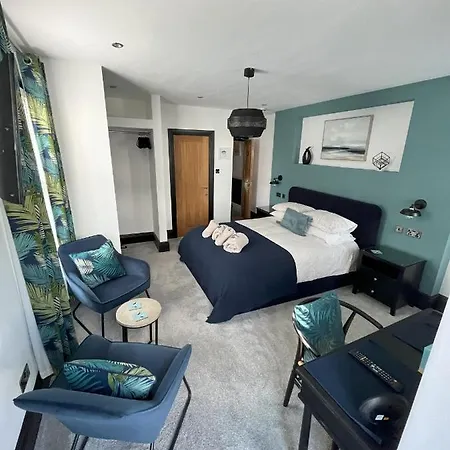 Lazy Waves Boutique 3*