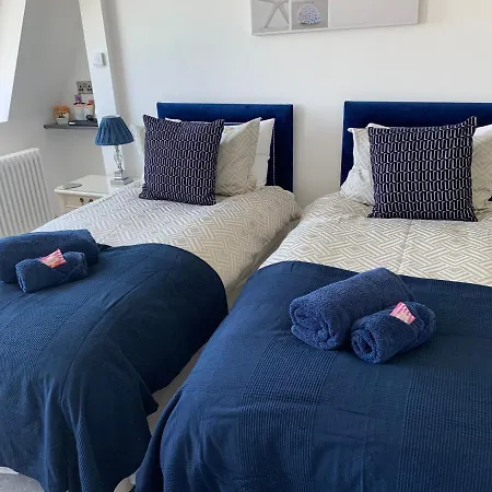 Lazy Waves Boutique Bed & Breakfast New Quay