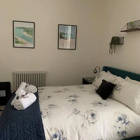 Lazy Waves Boutique Bed & Breakfast New Quay